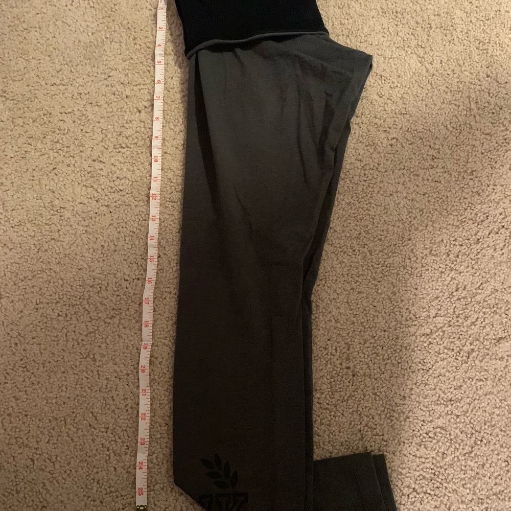Victoria’s Secret pink yoga leggings